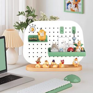 Bé tự học tại bàn với pegboard khay gỗ hình oval, sắp xếp đồ dùng học tập gọn gàng